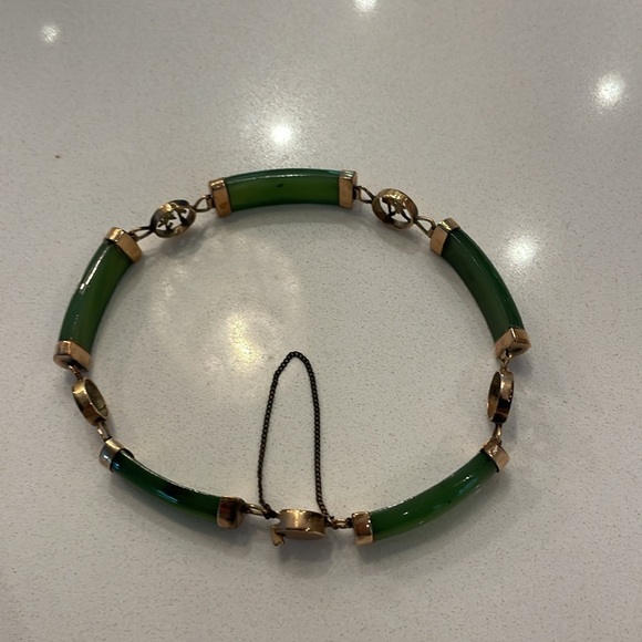 Genuine antique jade bracelet. From Vietnam and over 50 years old. 14ksolid gold - Picture 5 of 6